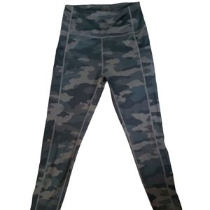 Amazon Woman's high-waisted leggings